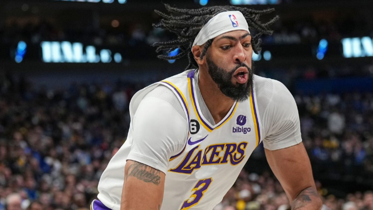 双塔缺阵优势巨大!浓眉哥单节11分表现:4中4三度扣篮