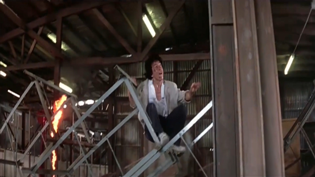 成龙徒手灭火救美女,这段看的太揪心,龙叔敬业