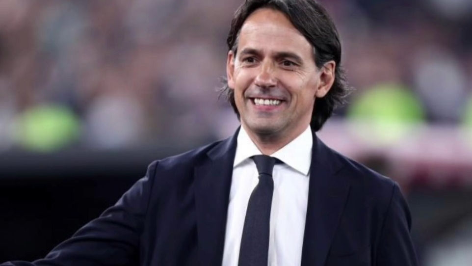 未来的意大利主教练?国米主帅西莫内·因扎吉在家乡皮亚琴察获奖