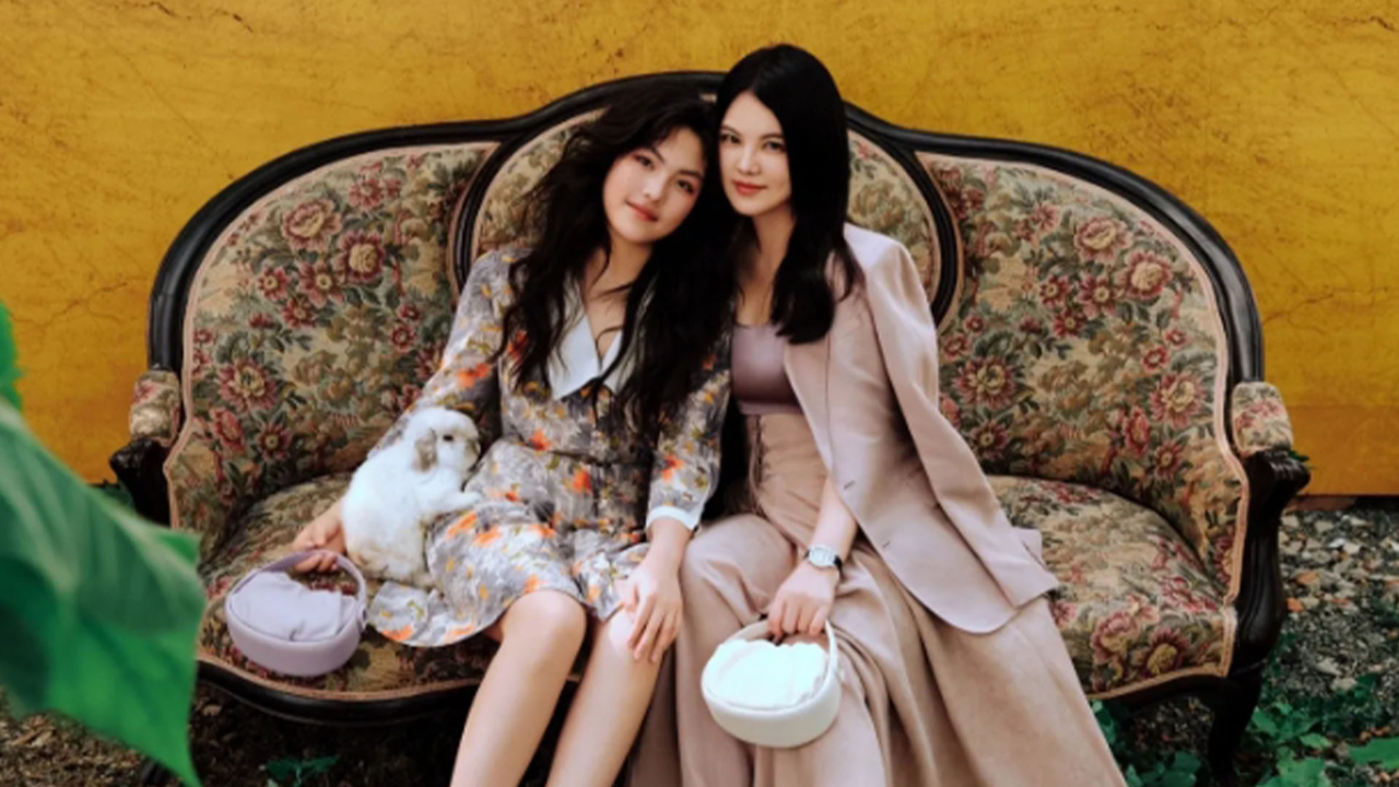 李湘带女儿拍杂志,15岁王诗龄身穿短裙气质出众,超有明星范儿