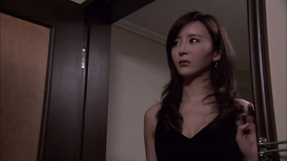 美女为了销售业绩,竟答应老头要求,金钱使人堕落