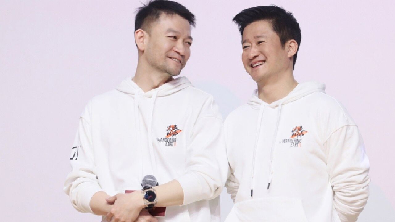 以为郭京千帆结婚了!吴京晒和郭帆红底合照海报,网友:早生球3