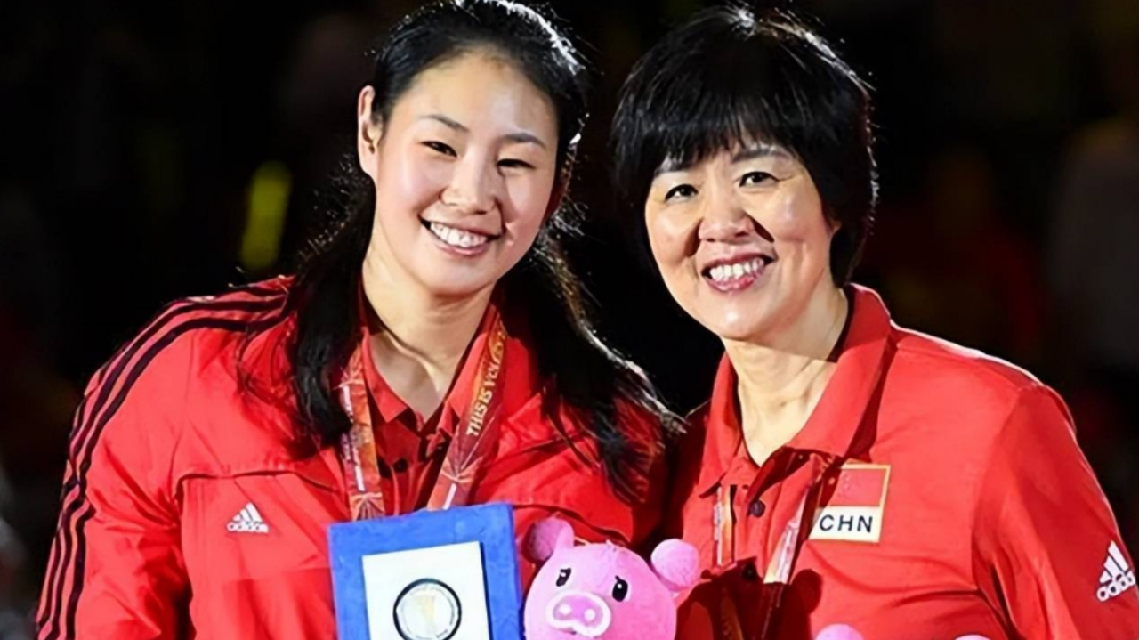 37岁奥运冠军颜妮亮相新岗位,获中国女排合作商邀请站台