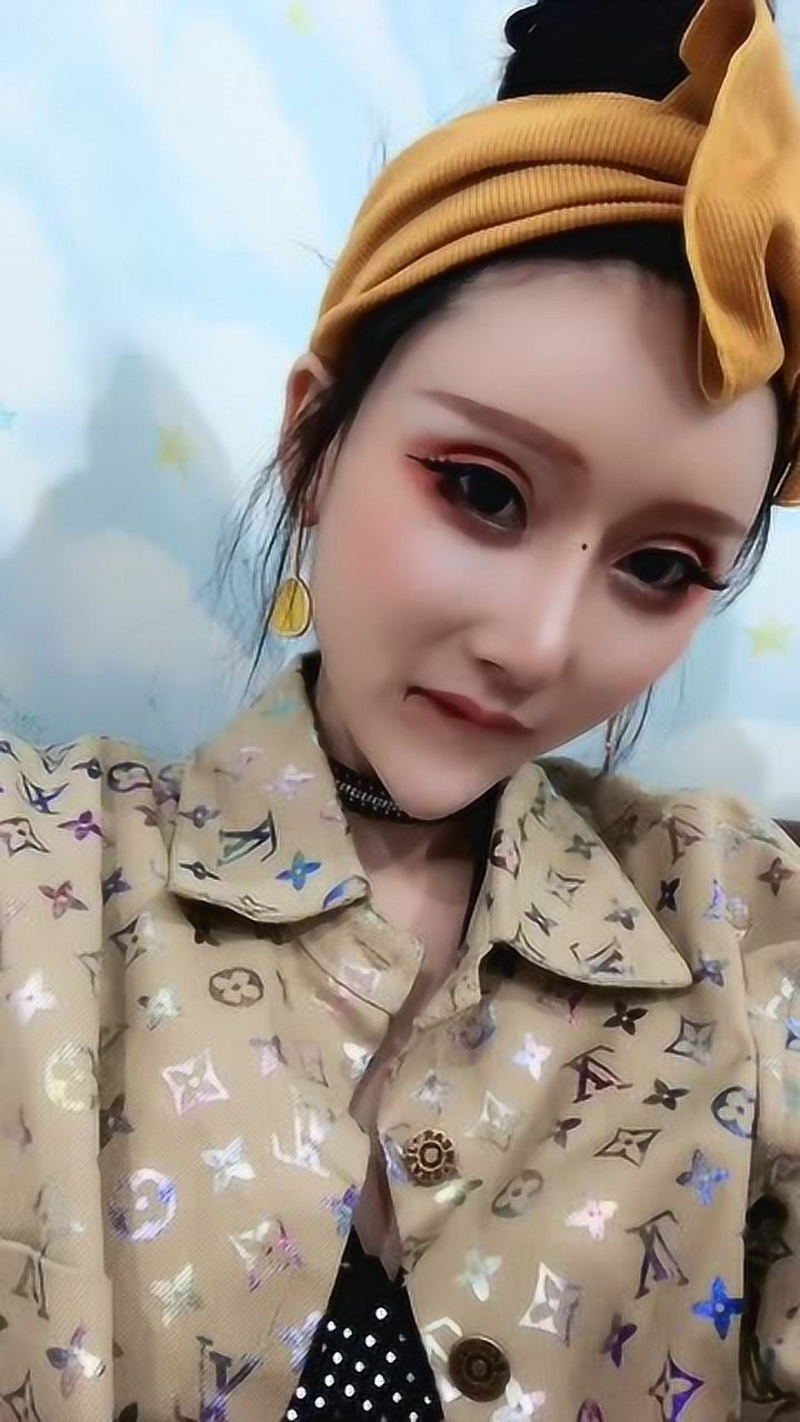 十级美颜下的整容女,这五官比例真可怕,原谅我欣赏不来这种美!