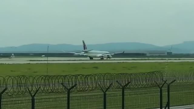 卡塔尔航空A330+多彩贵州航空E190+四大航B737