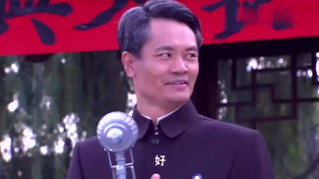 梅贤祖上任县长当中做出表态,台下掌声雷鸣,这真是一呼百应!