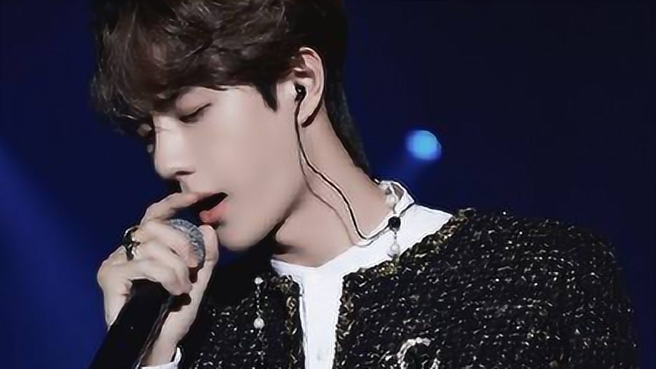 酷盖王一博唱歌了!一人深情演唱《年少心事》,粉丝们纷纷沦陷!