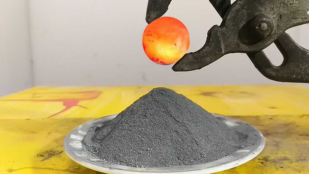 1000度烧红的铁球,老外作死放在金属钠粉末上,这场面太激烈!