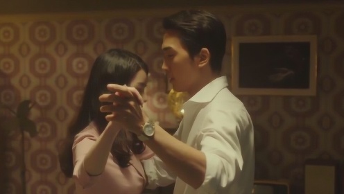 一部韩国爱情片，宋承宪林智妍的这段戏，无数人按下暂停键