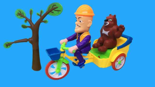 光头强骑三轮车载着熊大,胖胖的熊大有点重,光头强要蹬不动了