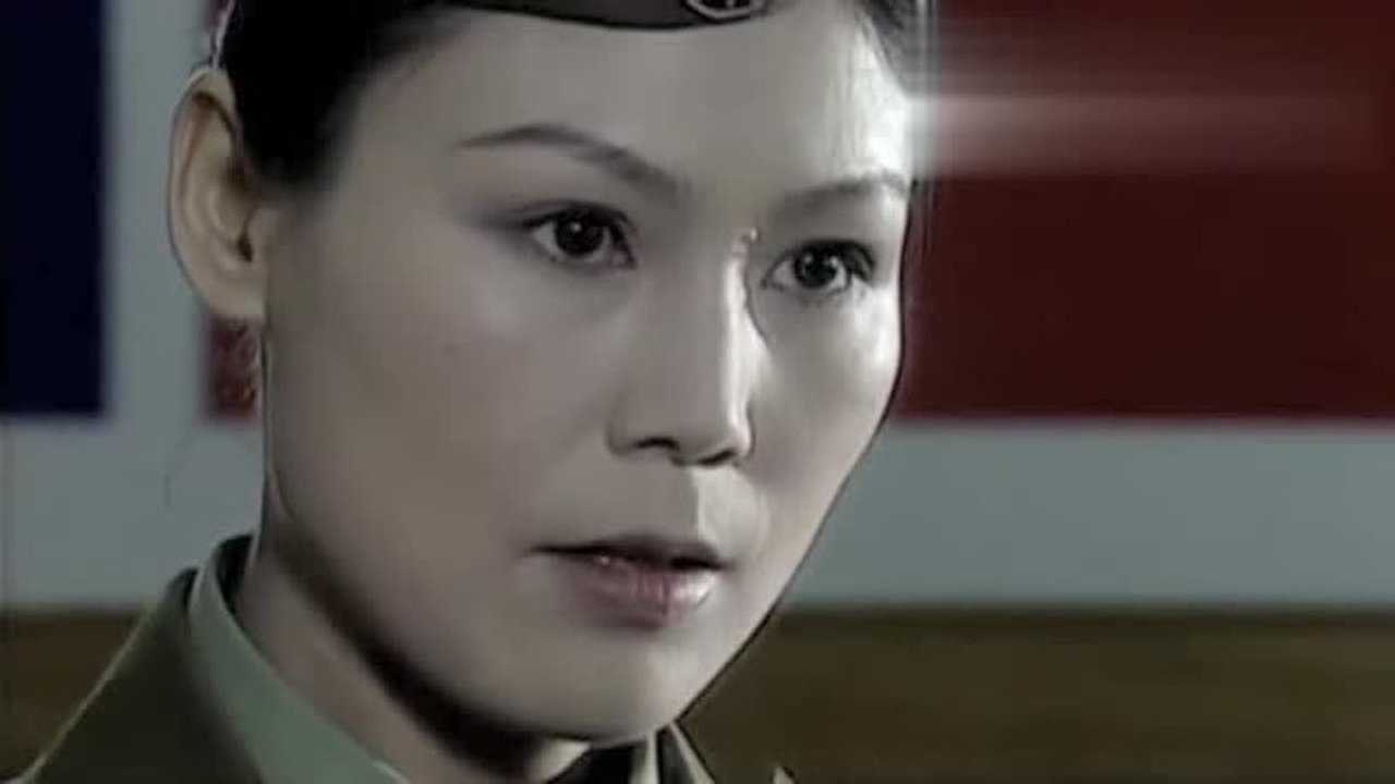 女人魂单教官对周巧真心存怀疑检查她的双手并调查她的底细