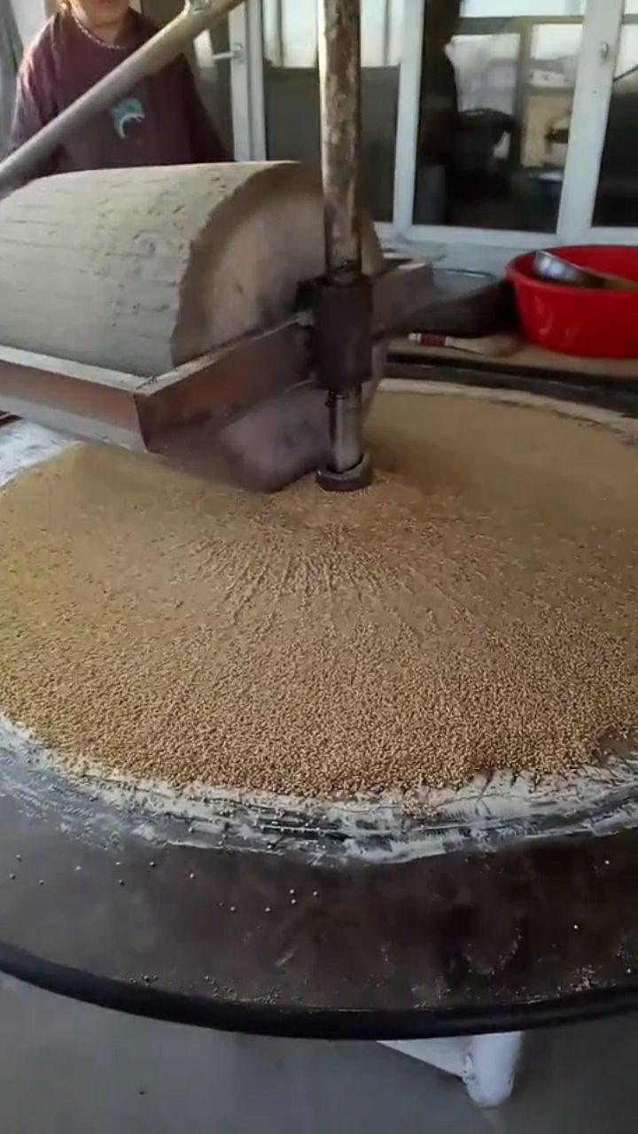 古代磨面的原始方式!_腾讯视频