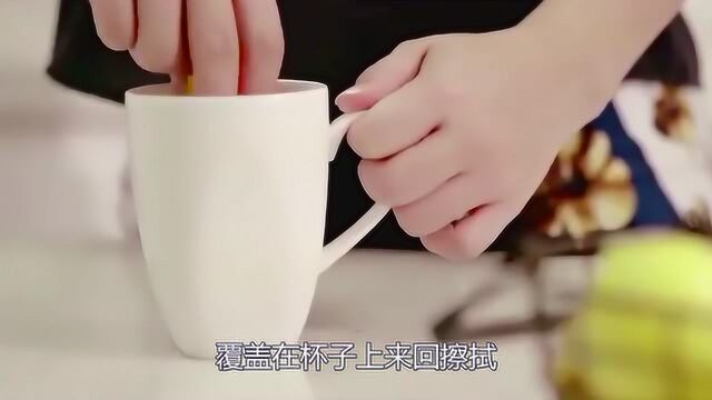 玻璃茶杯如何清洗?小姐姐只用了一招,就让茶杯焕然一新