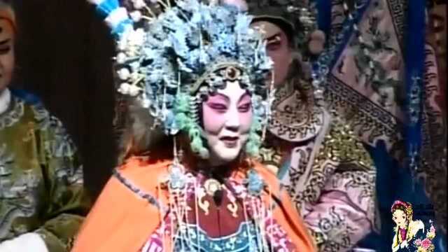 马金凤大师70多岁在石河子演出结束后谢幕,讲的太好了,真是谦虚的艺术家