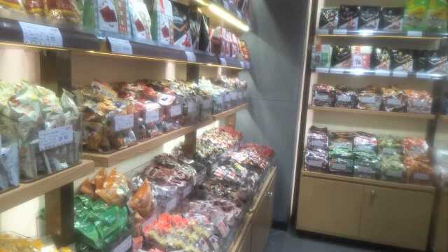 来看看全国两千多家连锁店良品铺子,新店开张看商品价格实惠吗