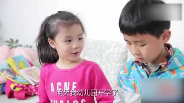 熊孩子告诉妹妹他在画上帝 看看小美女的表情你就知道了!