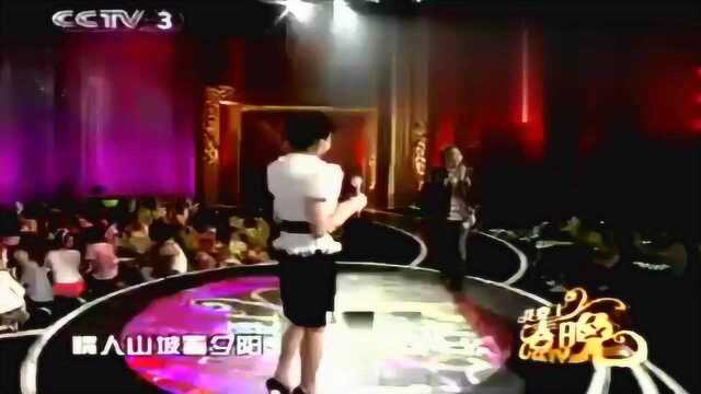 张帝深情演唱经典歌曲《榕树下》,熟悉的旋律响起,让人回味无穷