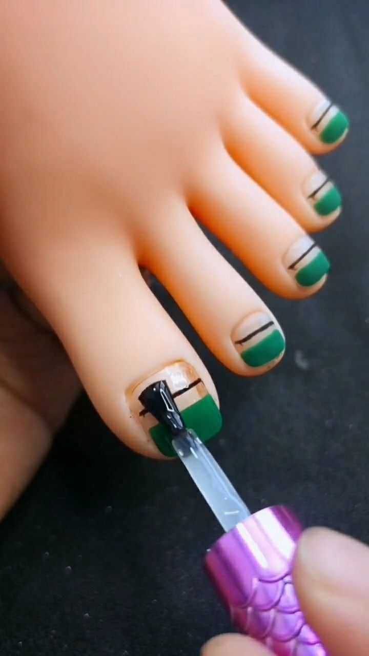 脚趾甲涂这种颜色是最漂亮的臭脚丫子的人就别涂了