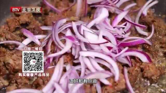 底油烧热 大火翻炒 老北京炙子烤肉就做好了