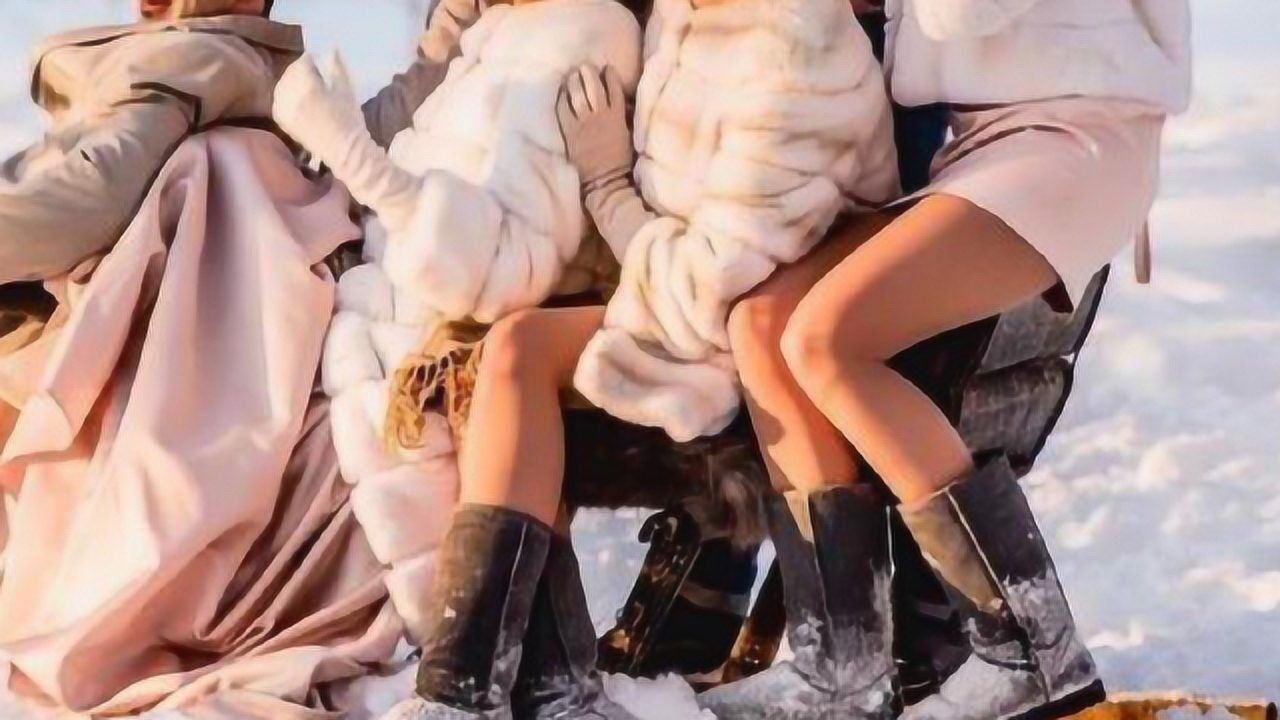 俄罗斯美女在零下35度的雪地光腿满街跑不愧是战斗民族