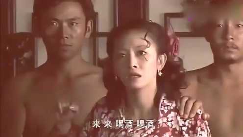 影视：小伙把妻子交给日本人，不料还和鬼子喝酒，太绝情了！