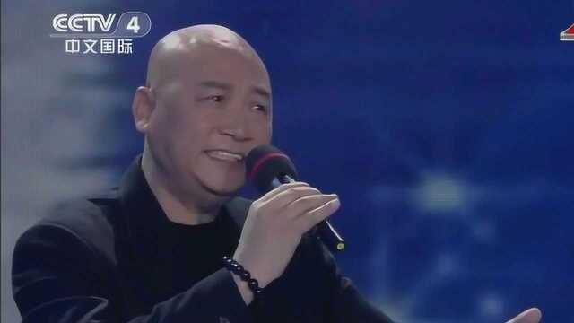 迟重瑞演唱《晴空月儿明》,当经典音乐一响,满满的回忆!