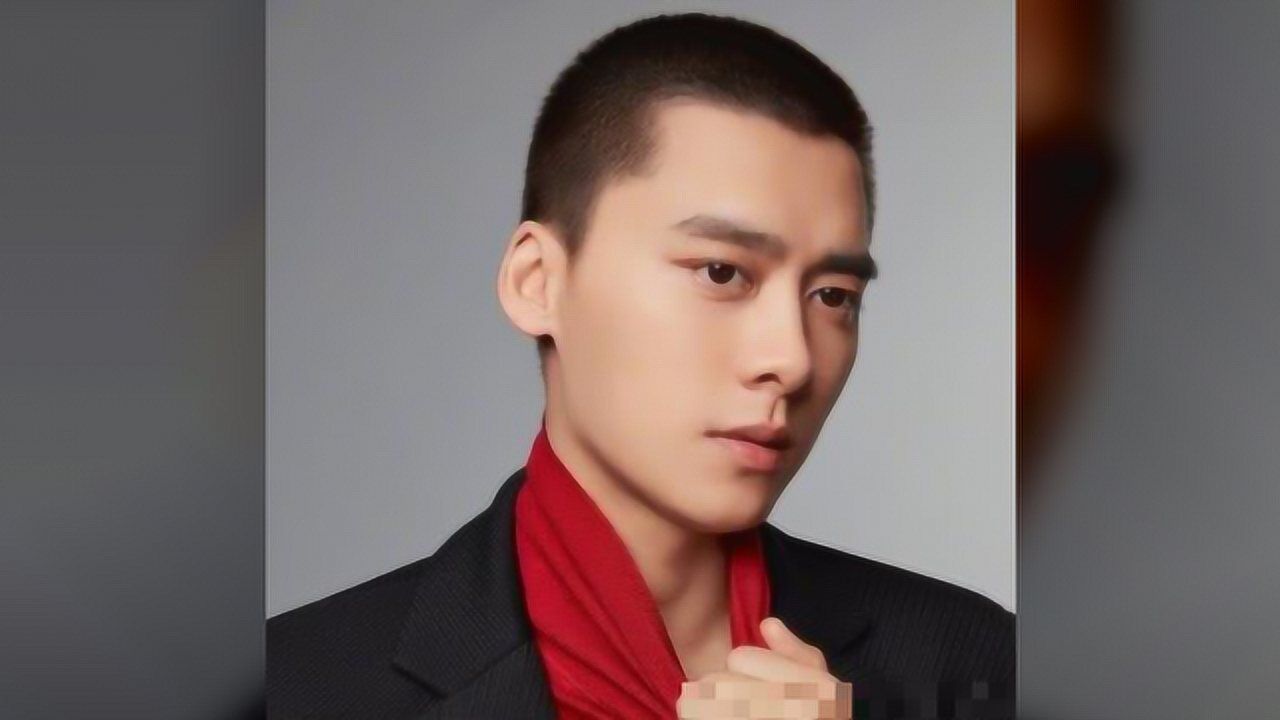 本以为李易峰"寸头杀"够撩人,谁知又来"侧颜杀",心要化了