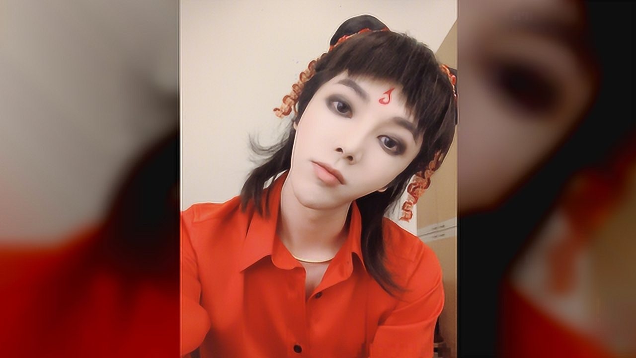 华晨宇cos魔童哪吒,换上"狗啃刘海",瞪眼那一刻:本色出演