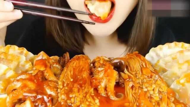 韩国吃播美女,现场直播制作美食,吃的那叫一个爽!