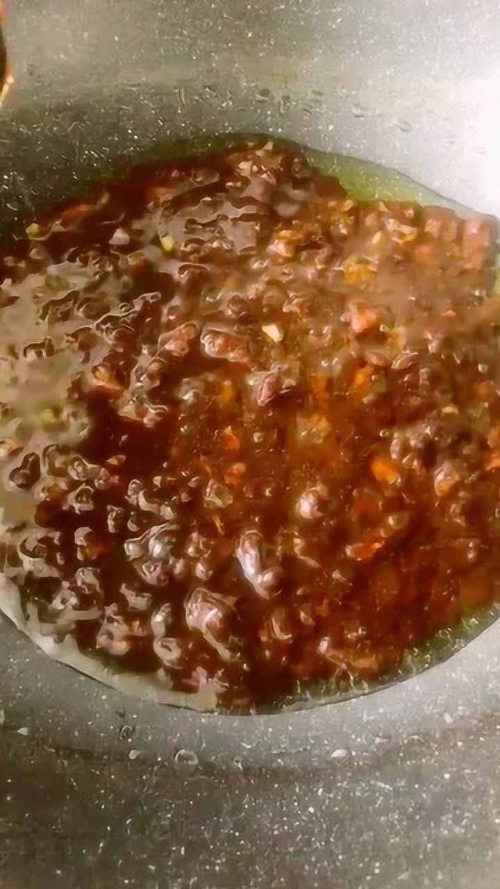 肉丁炸酱(肉丁炸酱面的家常做法)