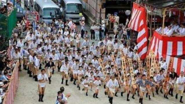 日本一个奇葩节日,男男女女都不穿裤子,光着屁股满大街上跑