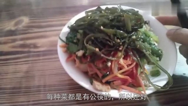 我们县城特色大碗饭,12元一人,几十种菜色随便吃,经济实惠