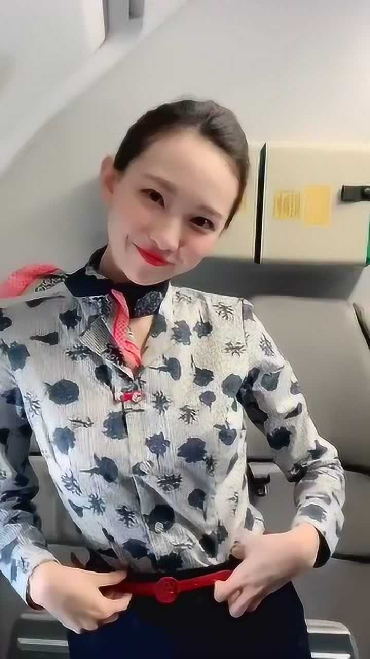 东航小姐姐真可爱,像这样的空姐有哪个男人不喜欢呢?