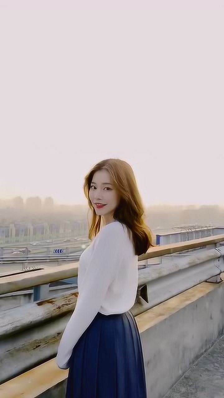 美女超级美的回眸一笑,没错,是心动的感觉!