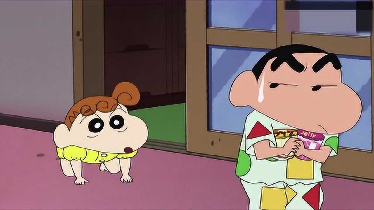 蜡笔小新早起早餐吃很多零食,被妹妹小葵发现,小葵还要告诉妈妈_腾讯