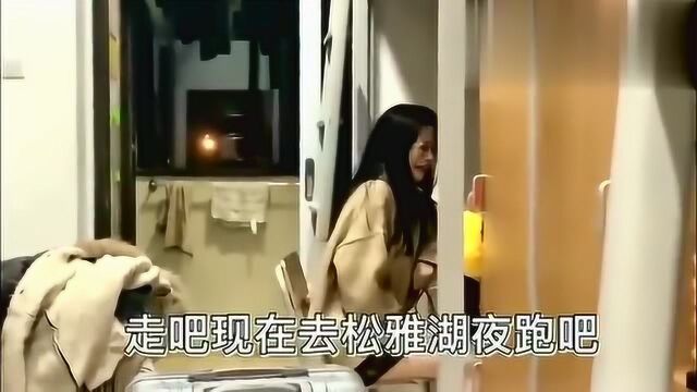 某大学女学生要写1500字论文,气哭了