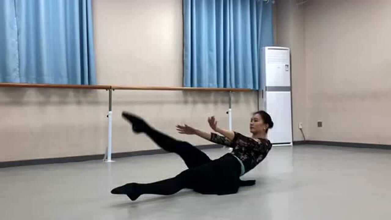 北舞考级八级踢撩腿教师示范