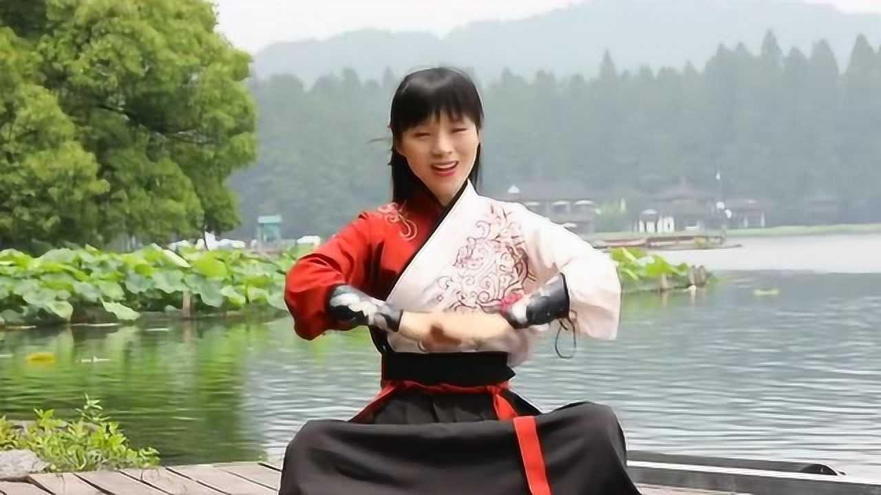 《霸王别姬》的国风扇子舞,跟着教程一块学起来吧,老歌新的玩法