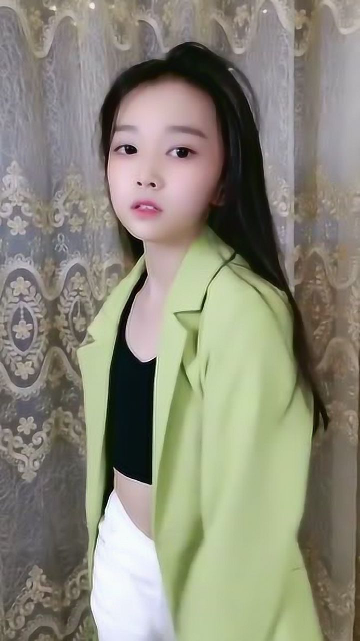 童模宋小睿这个换衣视频拍的太美了眼前的一幕我都被她圈粉了