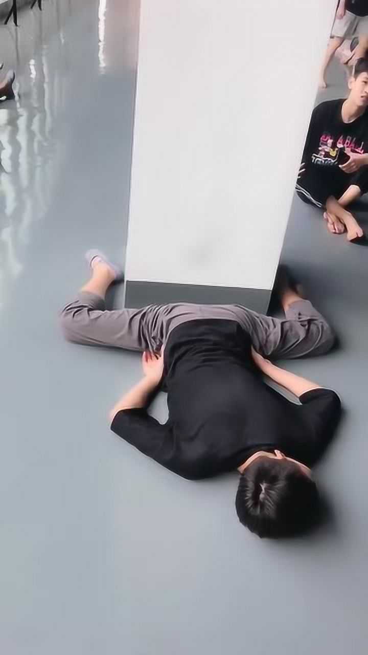超级痛苦的撕腿只有舞蹈生才懂的感觉疼到怀疑人生