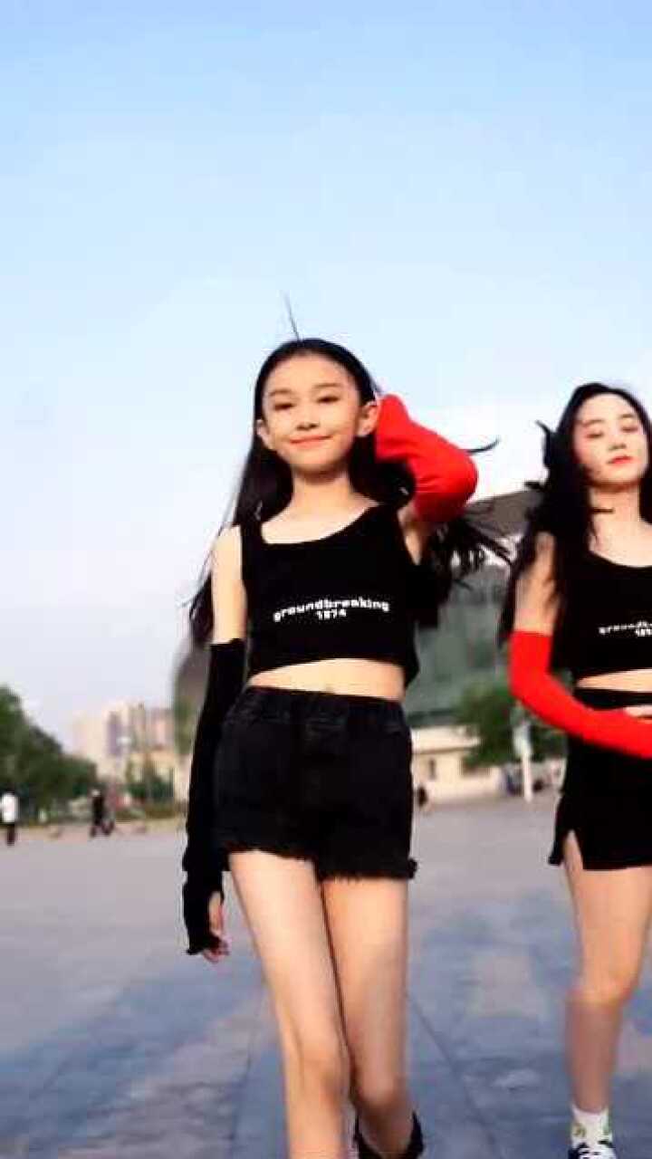 抖音跟跳视频怎么拍=抖音上拍跳舞跟着人家跳是怎么拍的