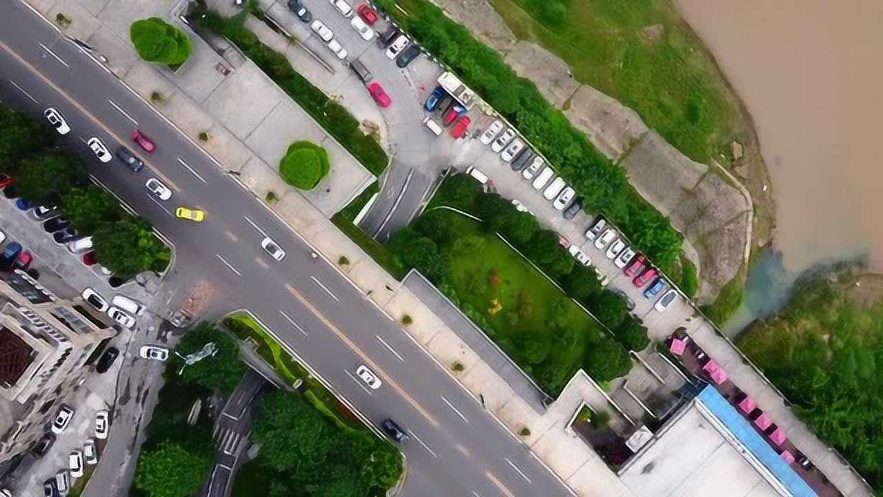 重庆嘉滨路上看日全食