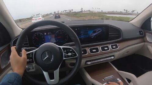 第一视角试驾2020款奔驰gls580开车上路才知道视野多宽阔