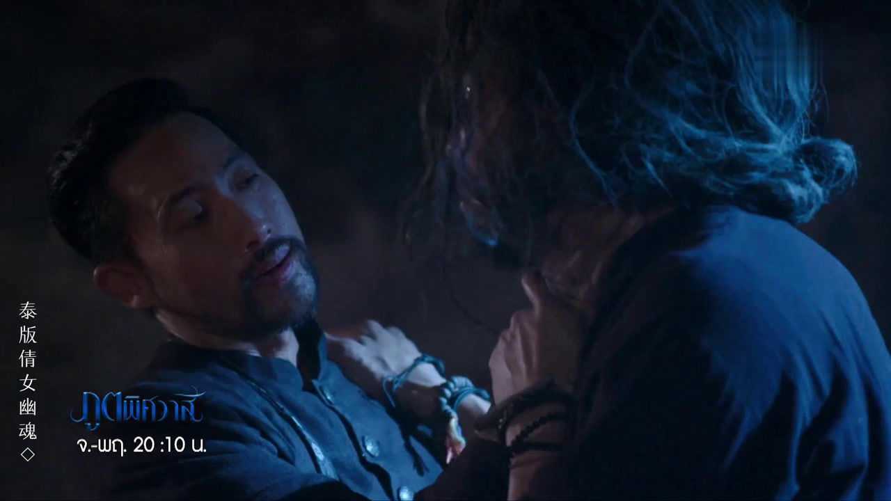 情迷幽灵大叔说鬼掐人脖子大家不信他吸血鬼还笑他是废物