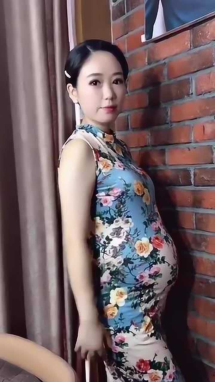 美女真是太有气质了穿着旗袍拍孕妇照身材让同为女人的我羡慕