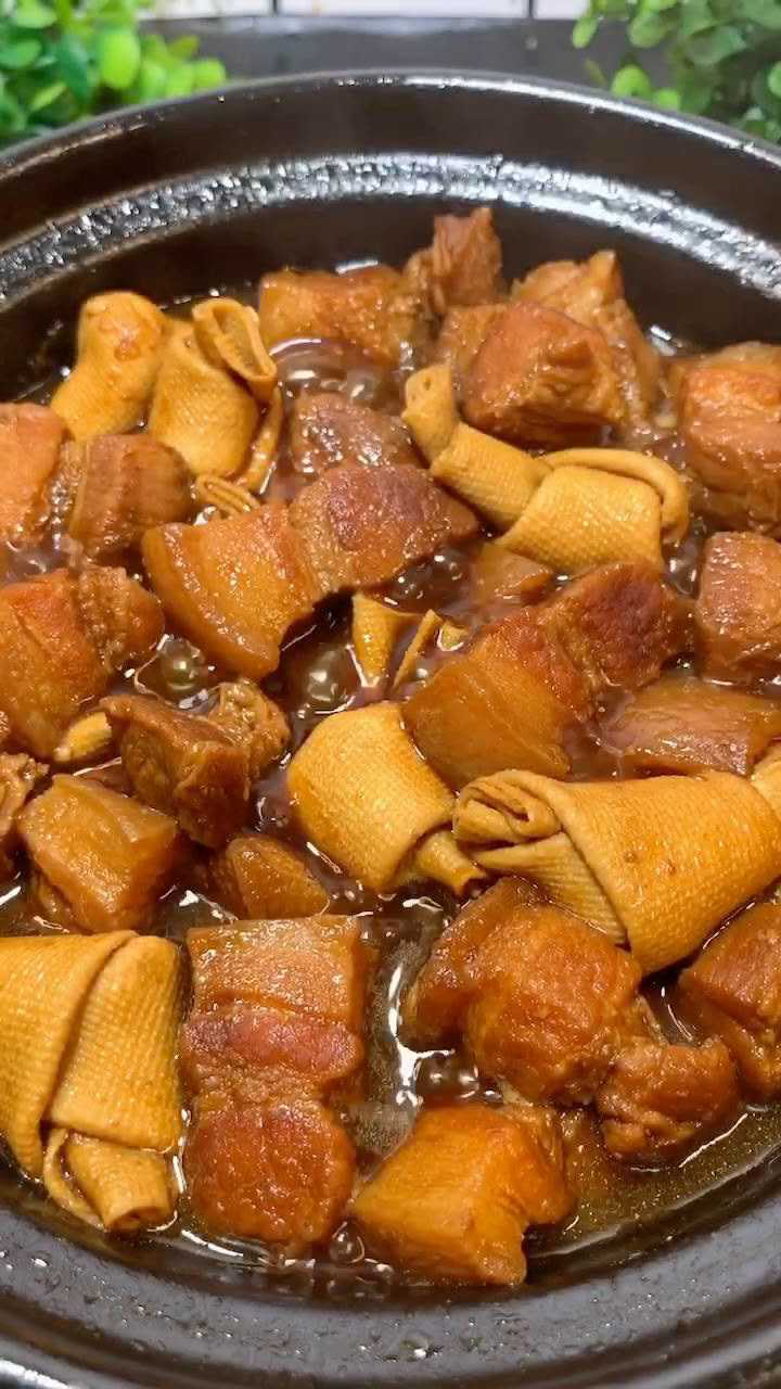 红烧肉加千张节做出来肥而不腻吃起来特别香