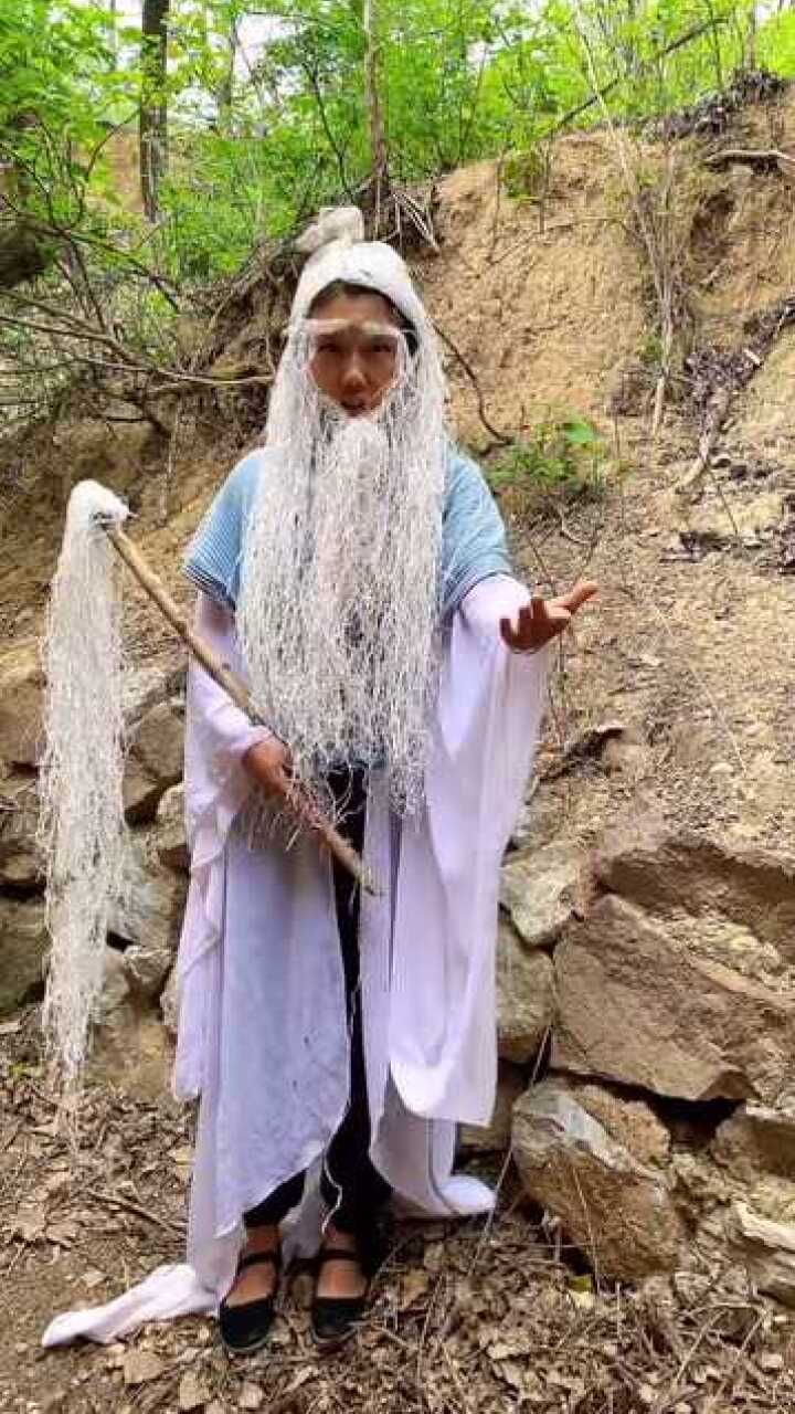 金圣娘娘这件五彩霞衣功能强大我用了好几个易拉罐