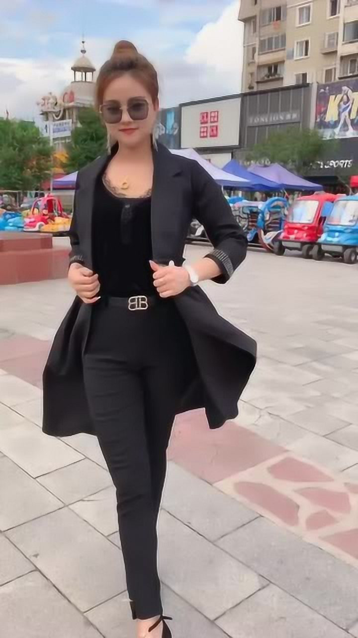 黑色高跟鞋大姐,简单清爽