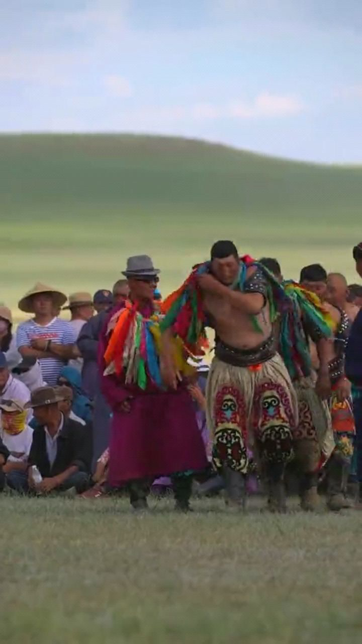 这些人看着太壮了那达慕大会的蒙古汉子说实话更像大黑熊