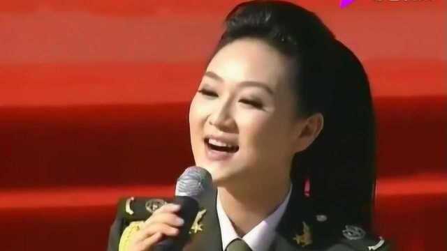 美女吴靖苹演唱《阳光路上》,意境十足,直接入心,让人沉醉其中